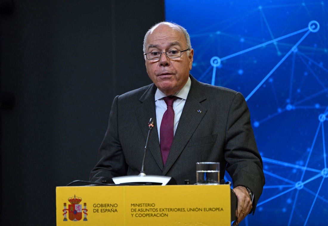 Mauro Vieira speaking at a lectern marked Gobierno de España, Ministerio de Asuntos Exteriores, Unión Europea y Cooperación
